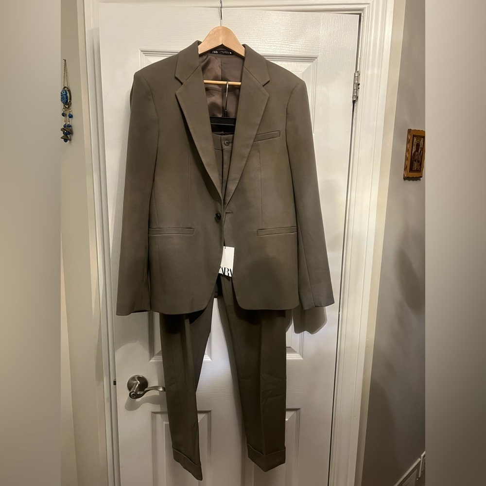 Brand new Zara suit, perfect for fall.